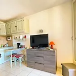 Bright Apartment With Pool